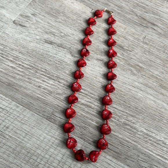 Vintage hook on this red black beaded choker necklace - Picture 2 of 3